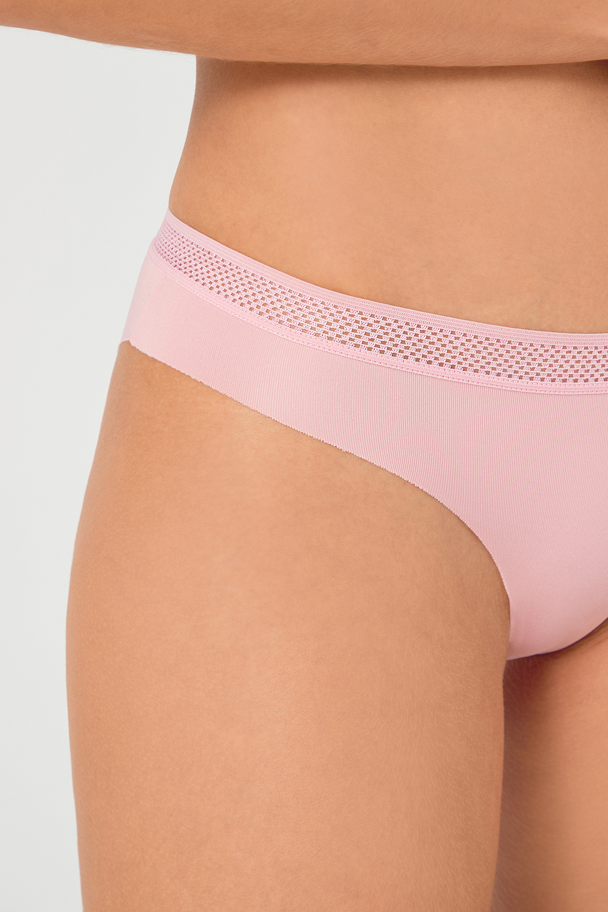 laser-cut-seamless-bikini-women-panty-with-net-designed-elastic-waistband-ch0963-powder-1-3